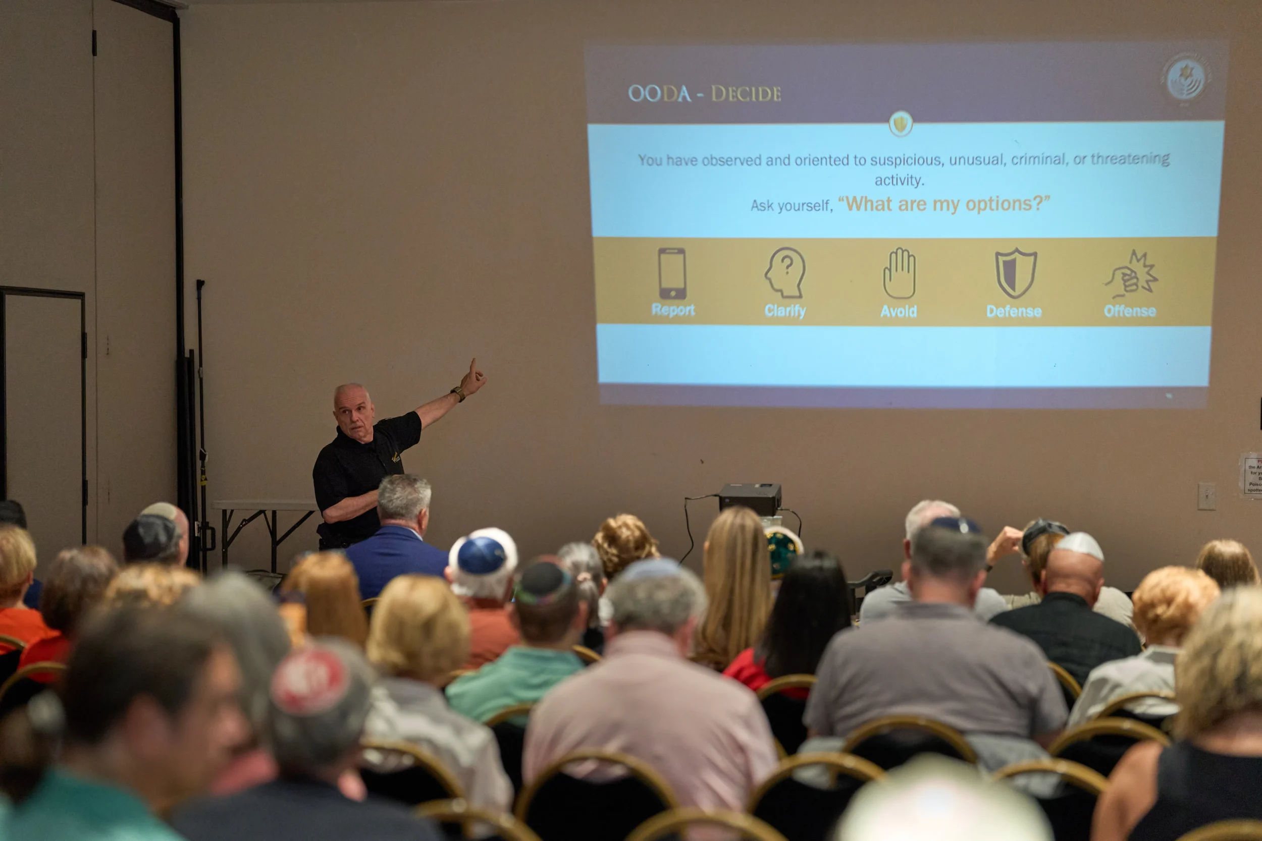 Security instructor leads an emergency preparedness training for members of the Jewish Atlanta community.
