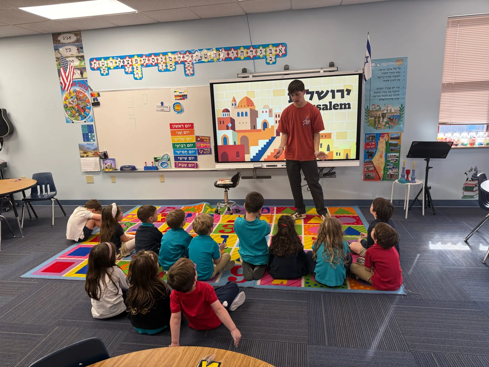 Two 2025-2026 Shinshinim teaching at jewish school