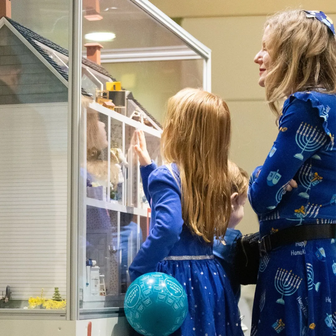 little girl from pj library at the breman museum