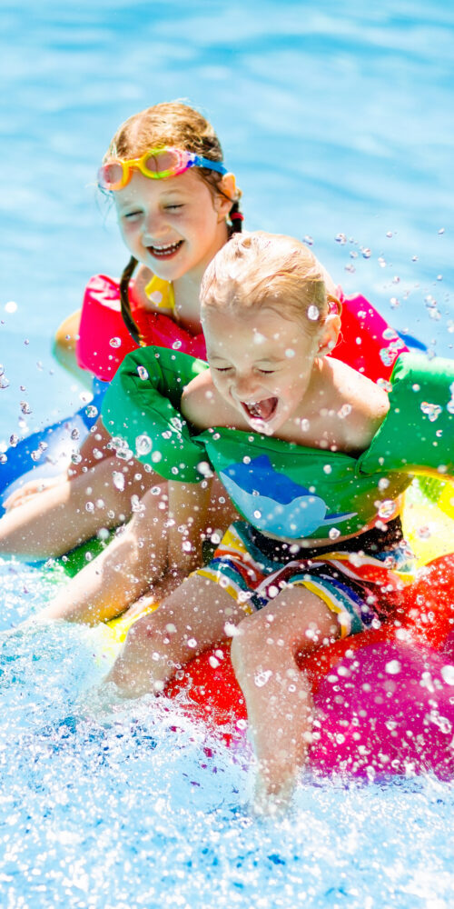 kids-splashing-in-pool-on-float